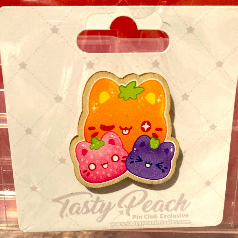Tasty Peach Pin Club Exclusive Fruity Cat